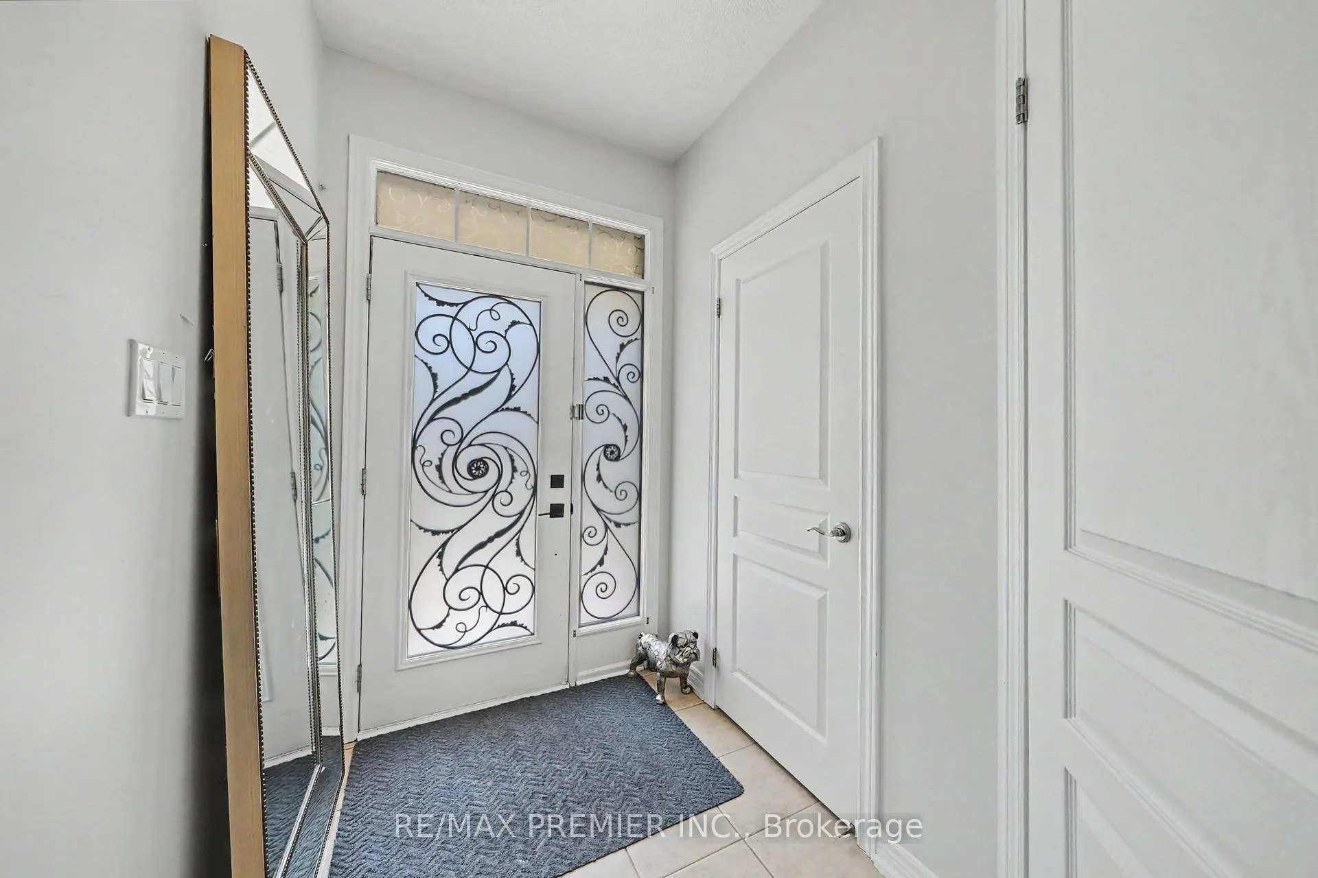Photo 5 of 82 Chesterwood Crescent, Brampton, Credit Valley — HOMEH