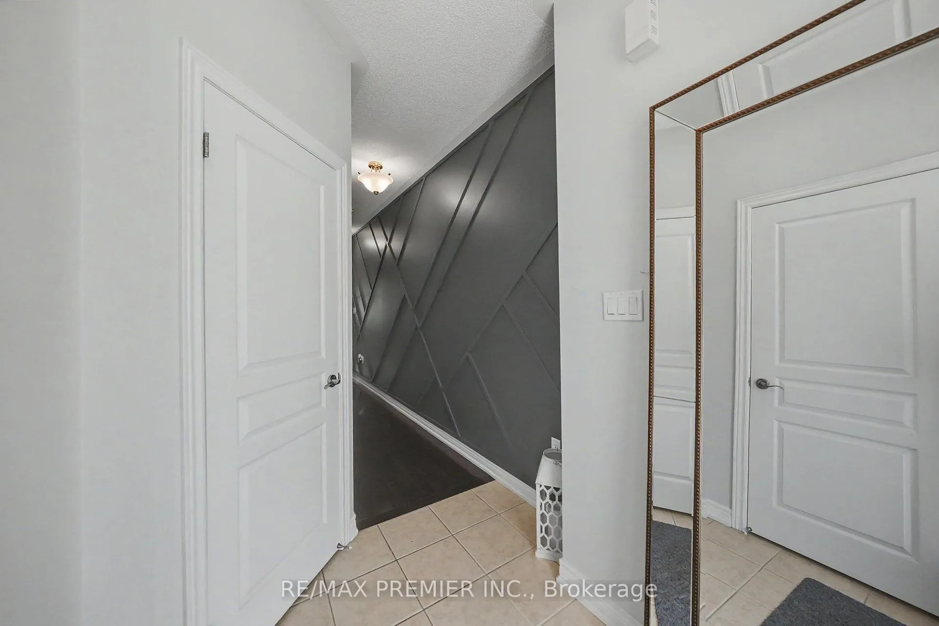 Photo 6 of 82 Chesterwood Crescent, Brampton, Credit Valley — HOMEH