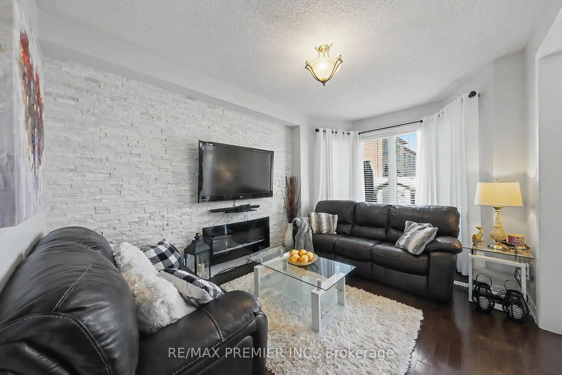 Photo 13 of 82 Chesterwood Crescent, Brampton, Credit Valley — HOMEH