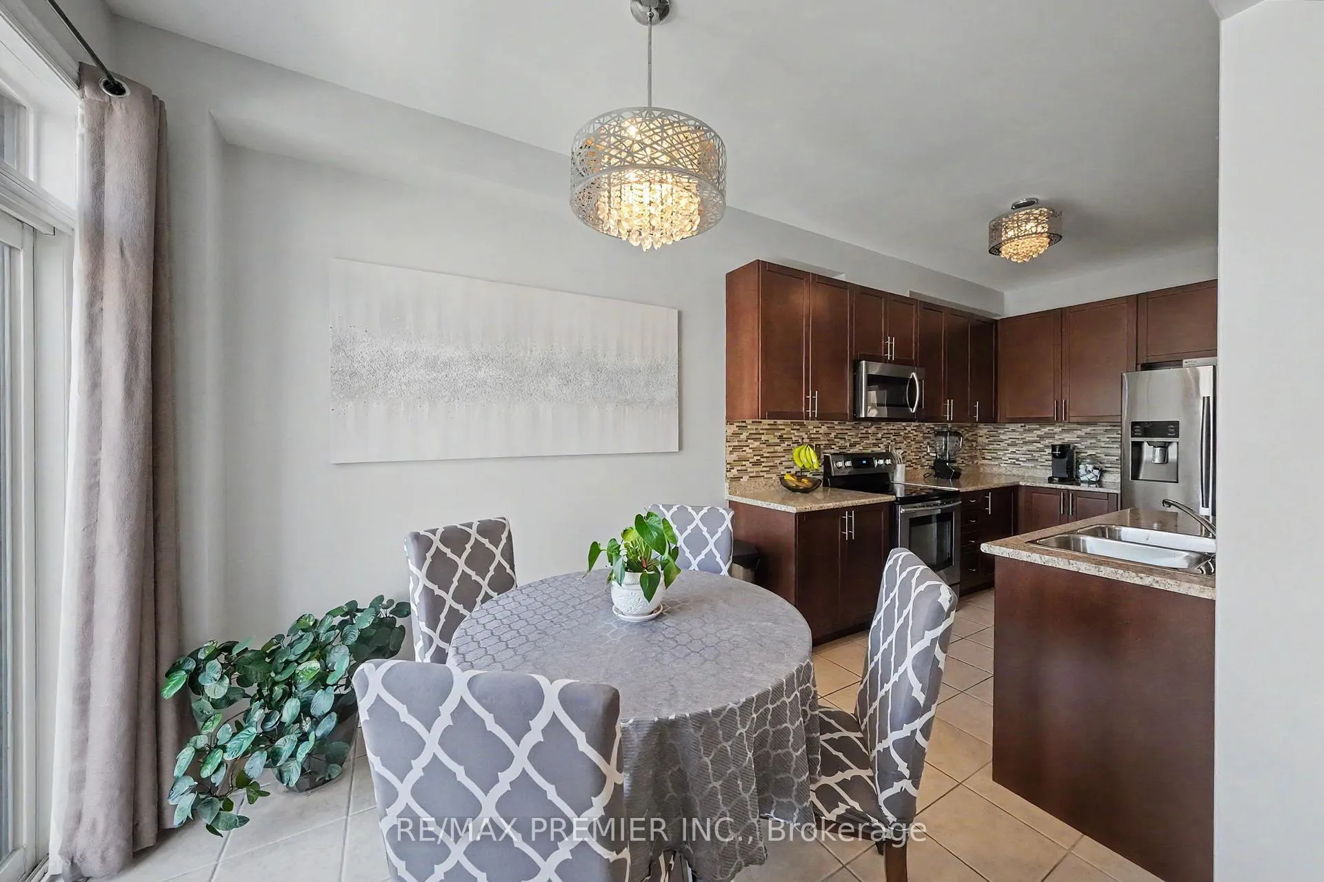 Photo 15 of 82 Chesterwood Crescent, Brampton, Credit Valley — HOMEH