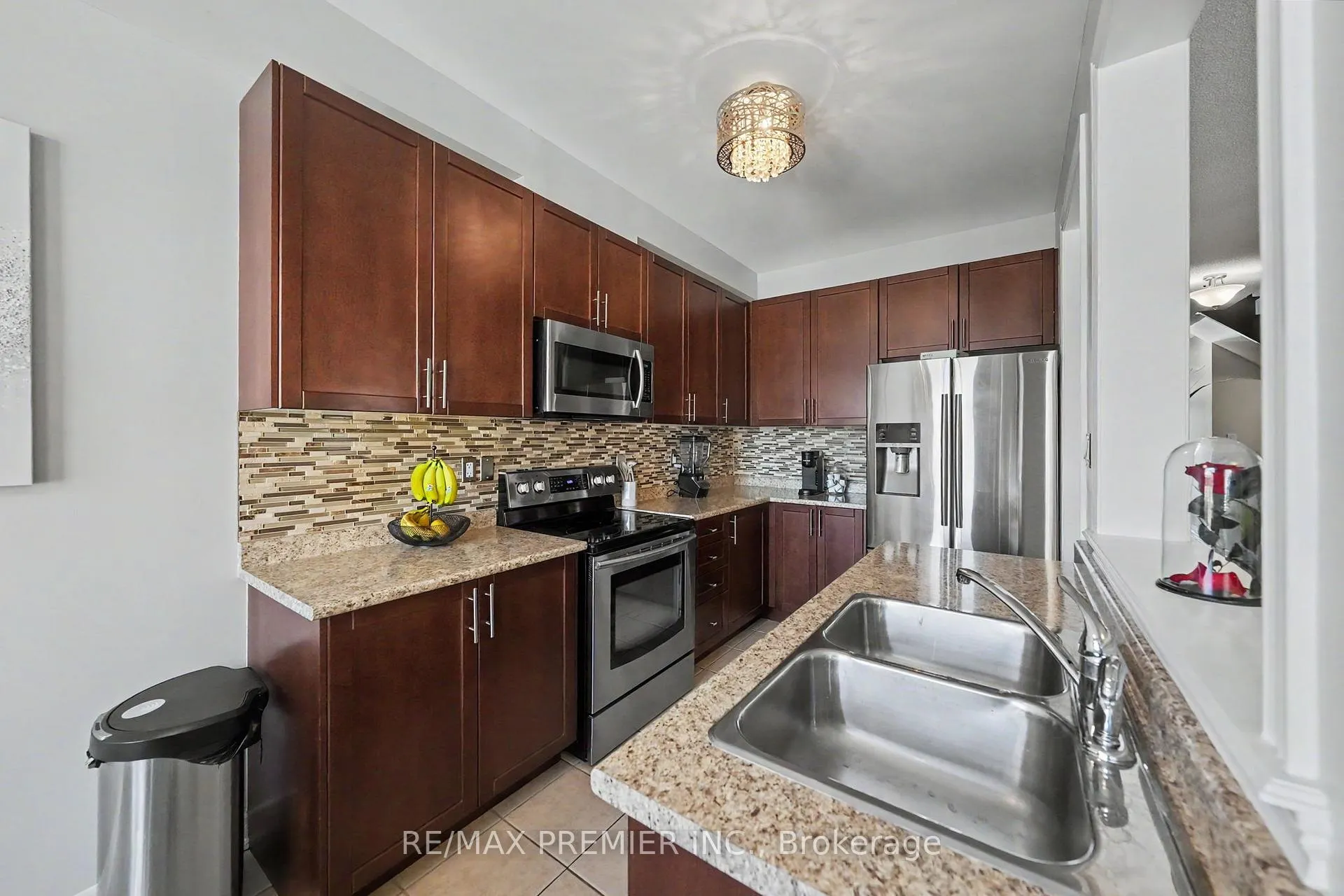 Photo 16 of 82 Chesterwood Crescent, Brampton, Credit Valley — HOMEH