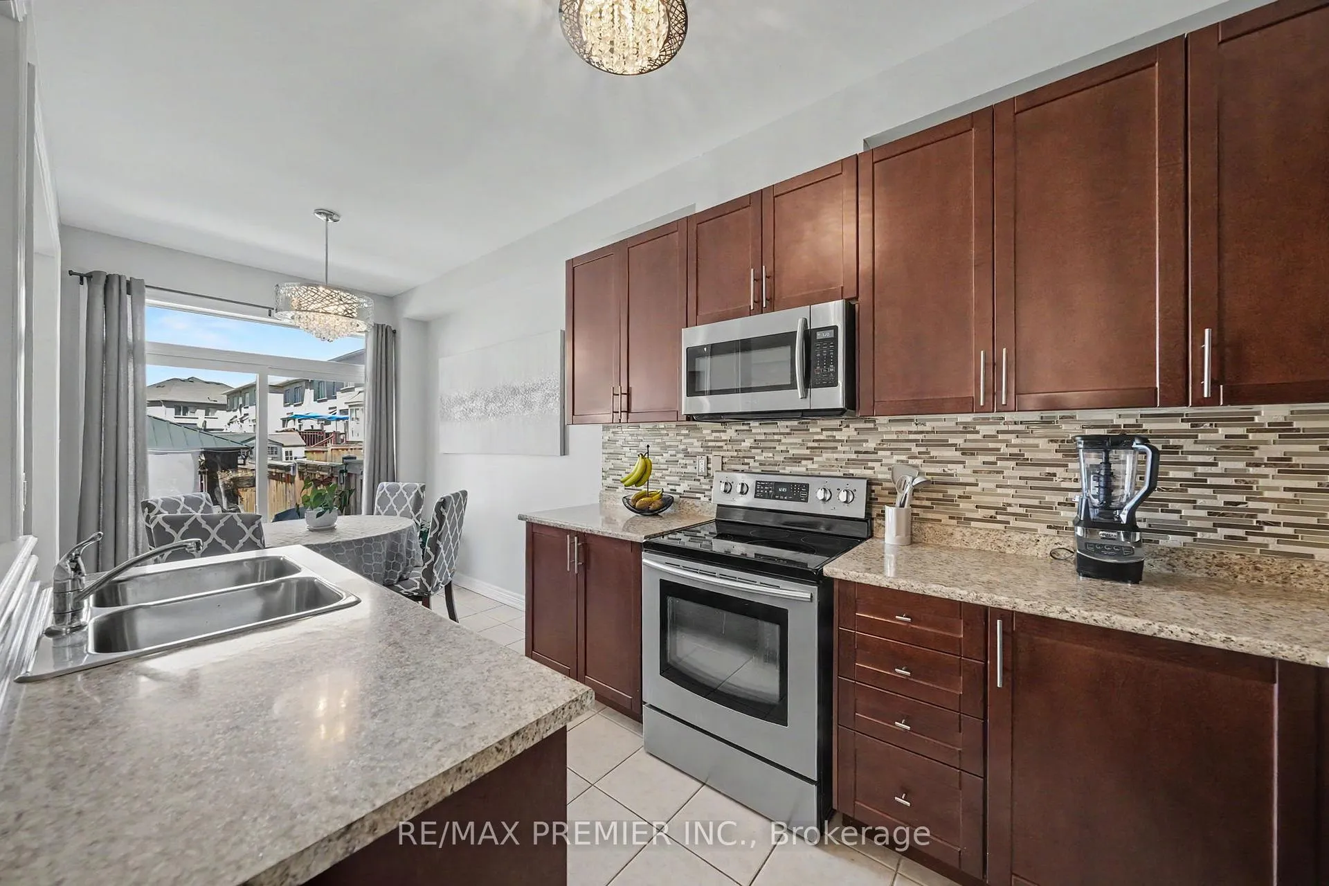 Photo 18 of 82 Chesterwood Crescent, Brampton, Credit Valley — HOMEH