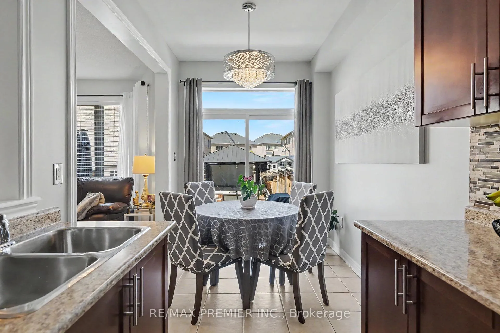 Photo 19 of 82 Chesterwood Crescent, Brampton, Credit Valley — HOMEH