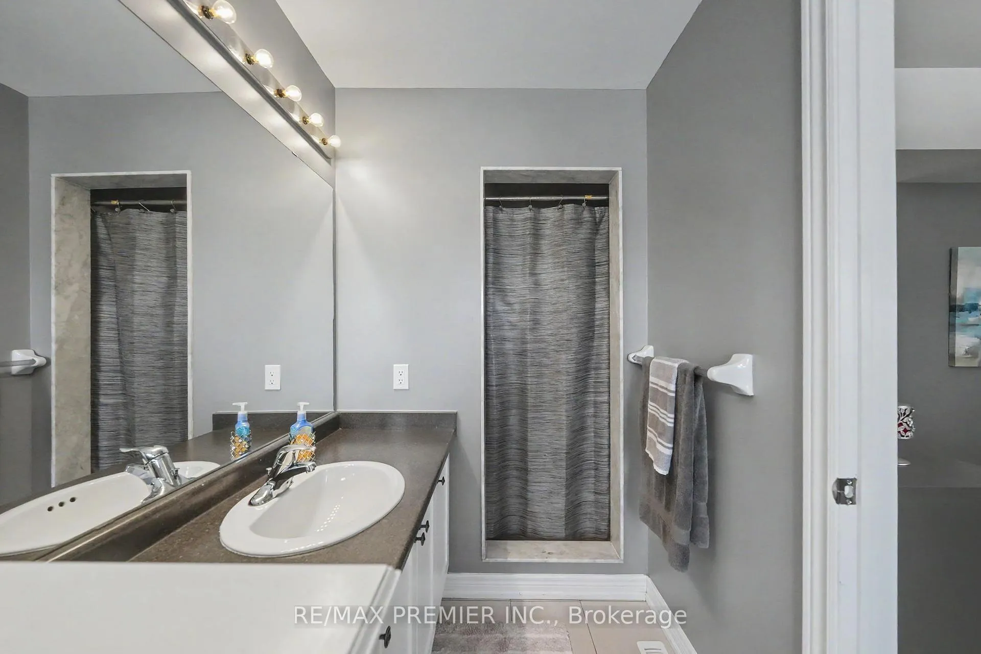 Photo 31 of 82 Chesterwood Crescent, Brampton, Credit Valley — HOMEH