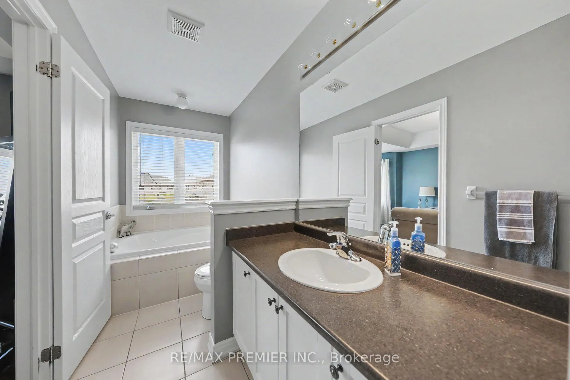 Photo 32 of 82 Chesterwood Crescent, Brampton, Credit Valley — HOMEH
