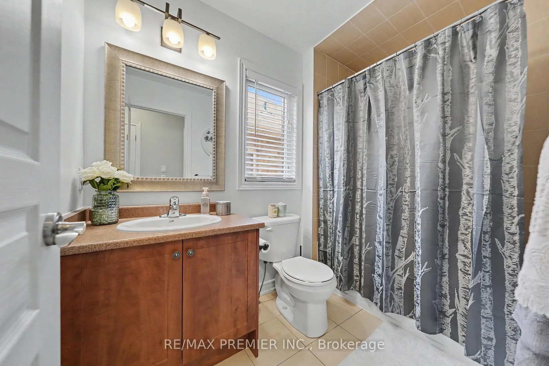 Photo 33 of 82 Chesterwood Crescent, Brampton, Credit Valley — HOMEH