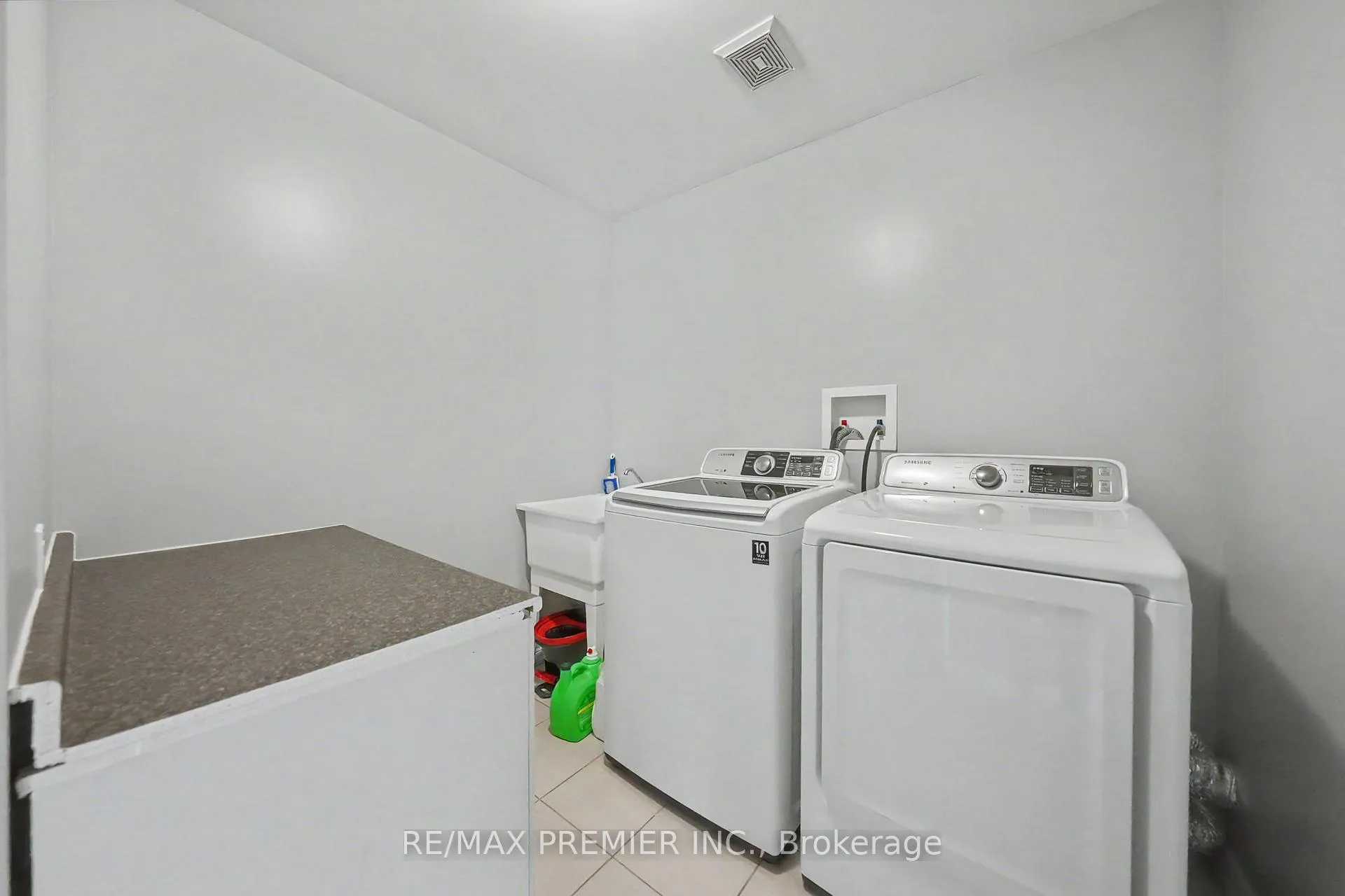 Photo 34 of 82 Chesterwood Crescent, Brampton, Credit Valley — HOMEH