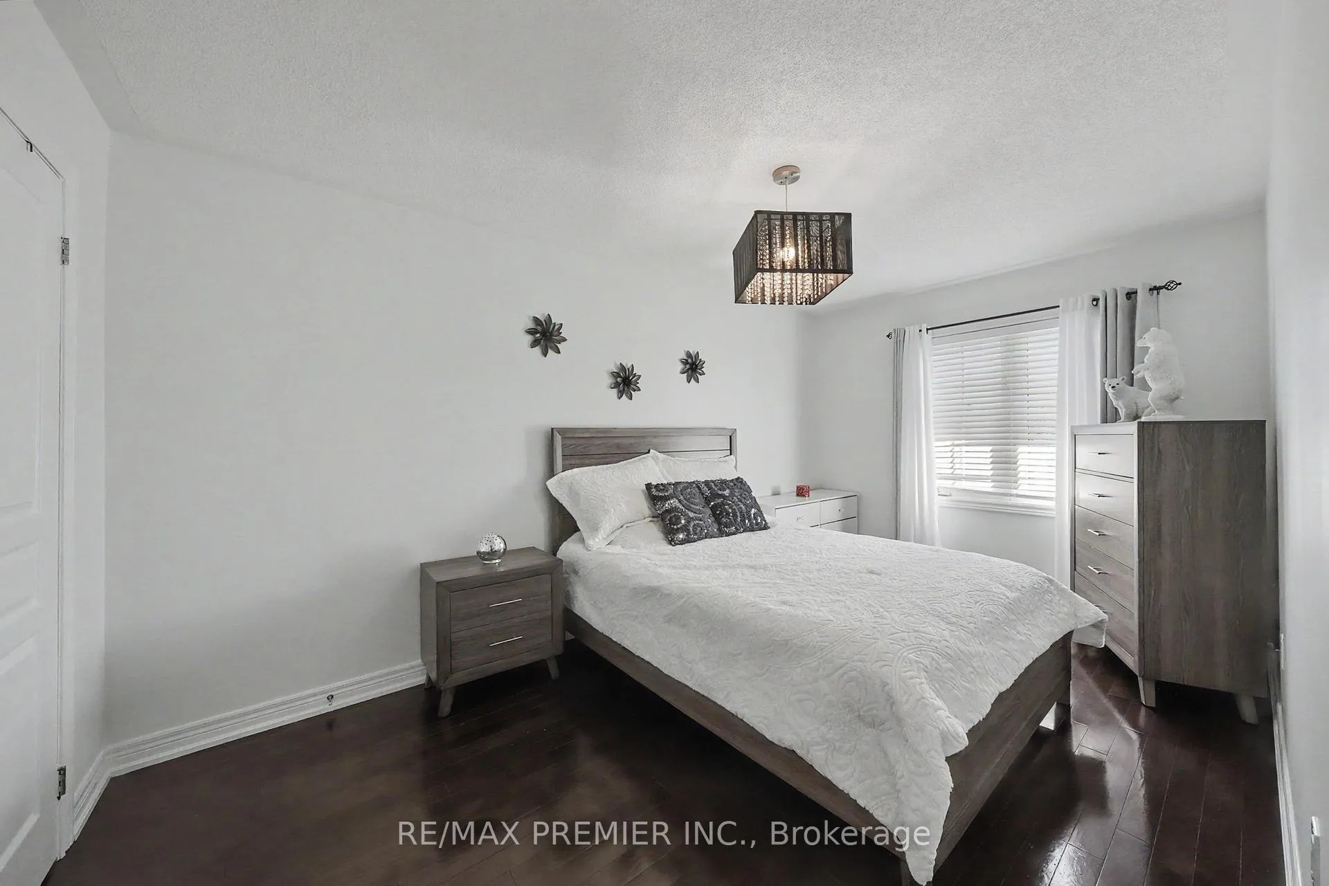 Photo 35 of 82 Chesterwood Crescent, Brampton, Credit Valley — HOMEH