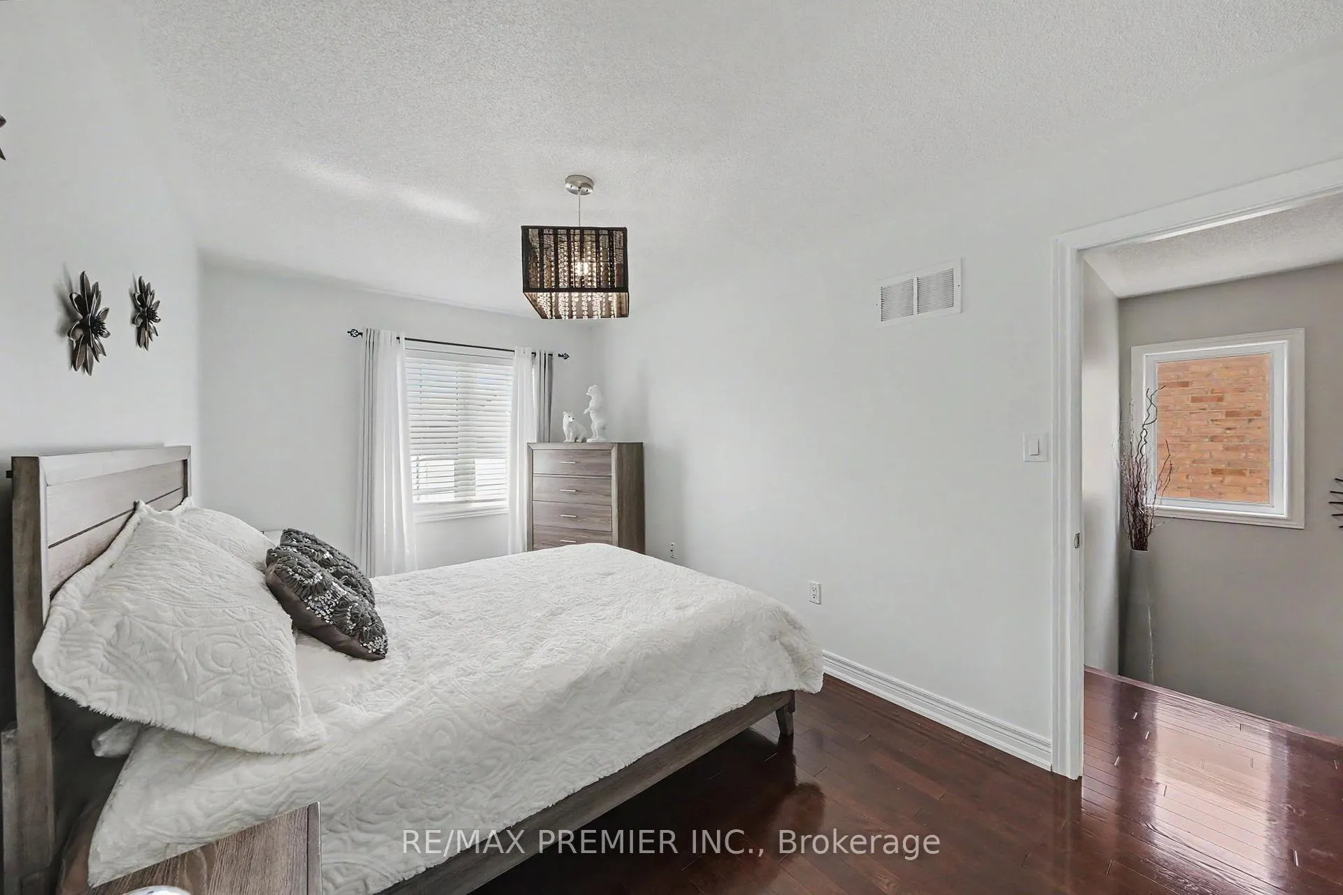 Photo 36 of 82 Chesterwood Crescent, Brampton, Credit Valley — HOMEH