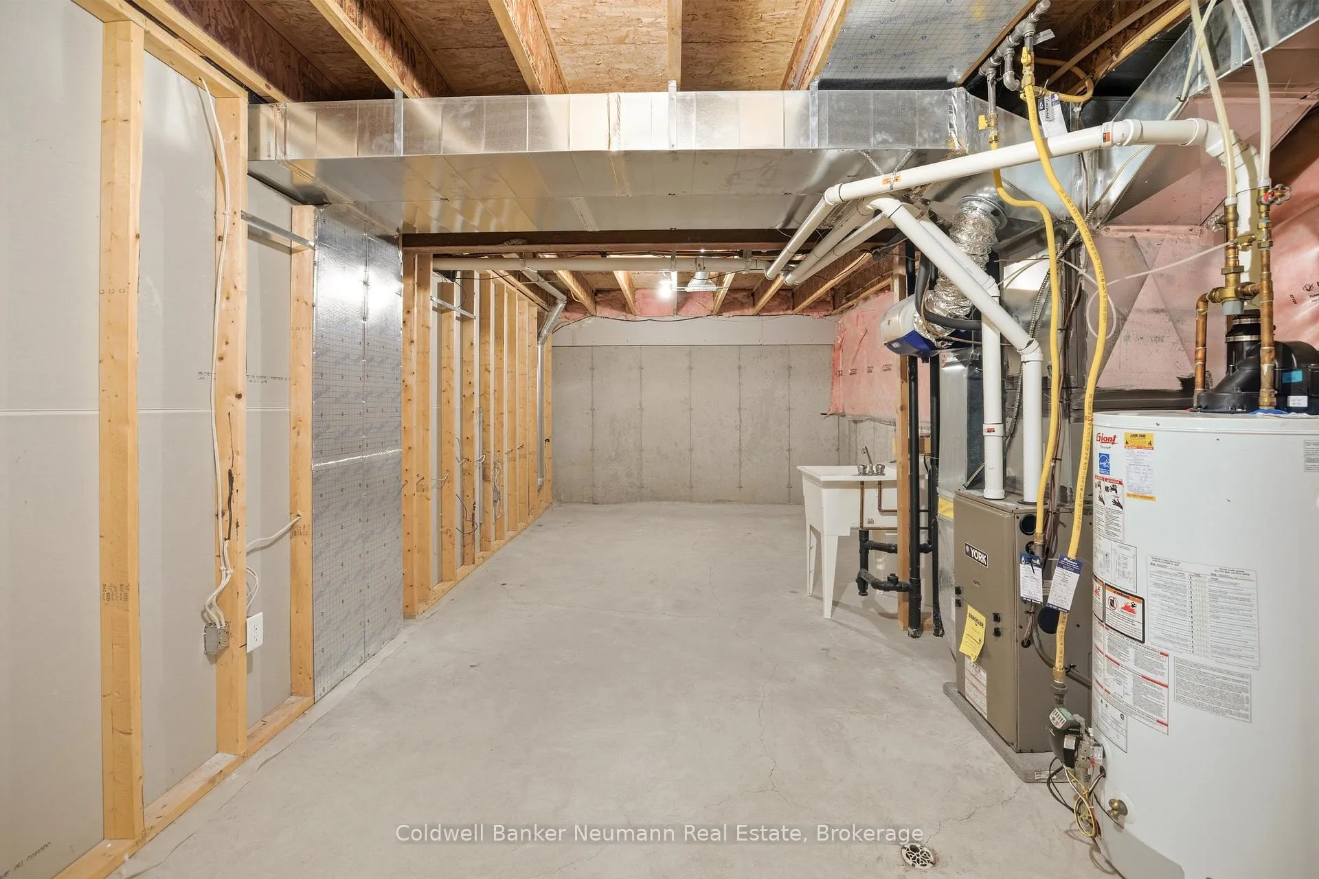 Photo 31 of Unit 21, 50 Bryan Court, Kitchener — HOMEH
