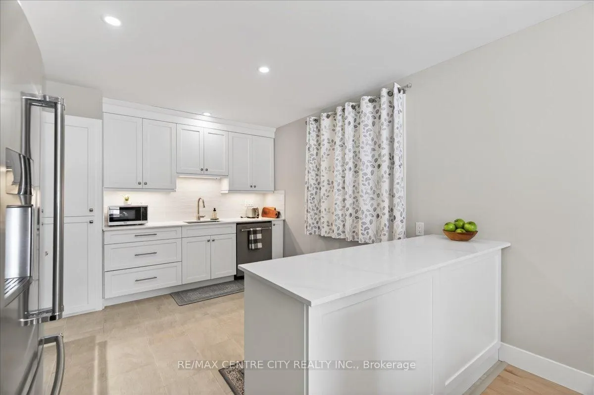 Photo 9 of 1102 Prince Philip Drive, London, North M — HOMEH