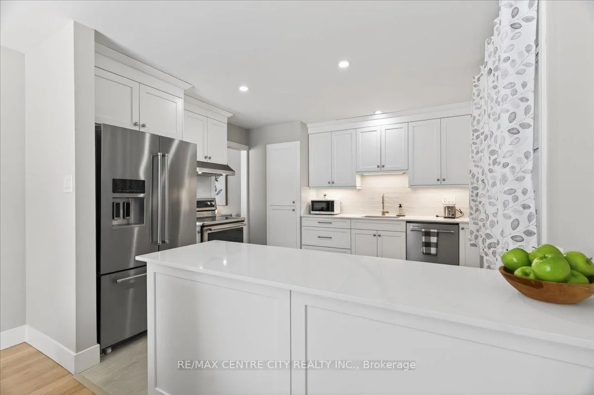 Photo 10 of 1102 Prince Philip Drive, London, North M — HOMEH