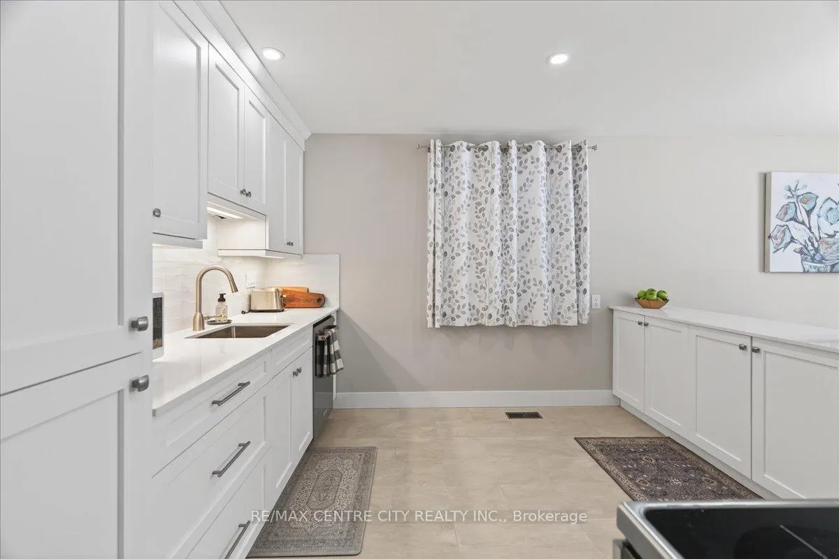 Photo 12 of 1102 Prince Philip Drive, London, North M — HOMEH