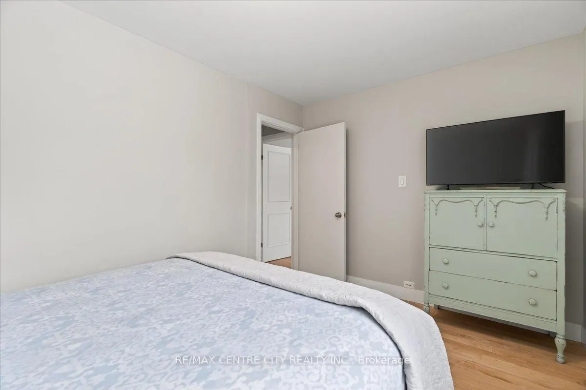 Photo 17 of 1102 Prince Philip Drive, London, North M — HOMEH