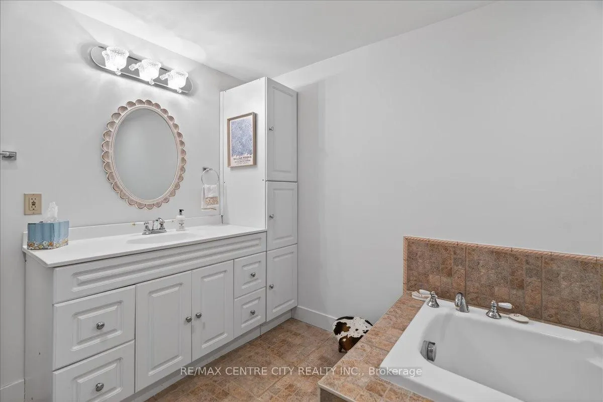 Photo 32 of 1102 Prince Philip Drive, London, North M — HOMEH