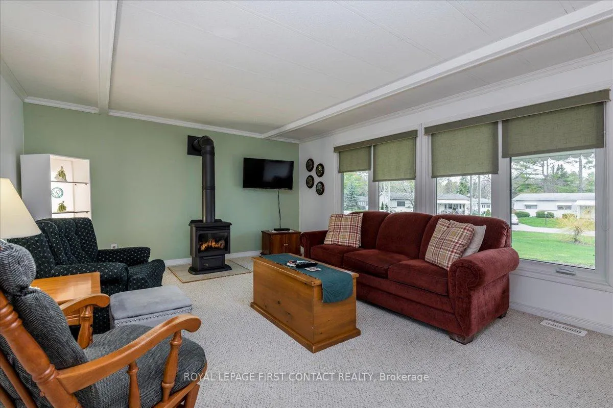 Photo 5 of 1 Juniper Court, Innisfil, Rural Innisfil — HOMEH