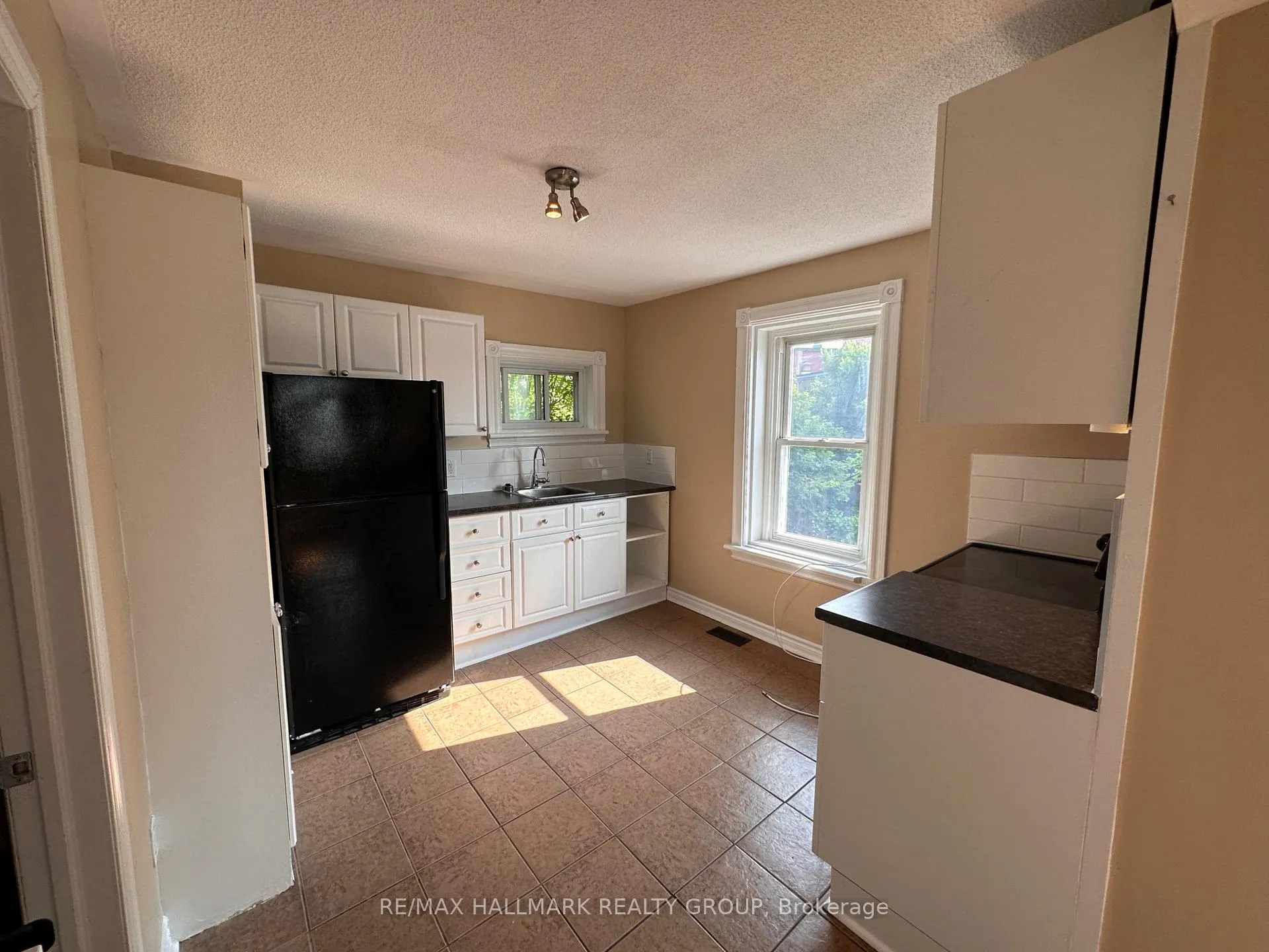 Photo 2 of Unit 3, 1308 Shillington Avenue, Ottawa, Carlington — HOMEH