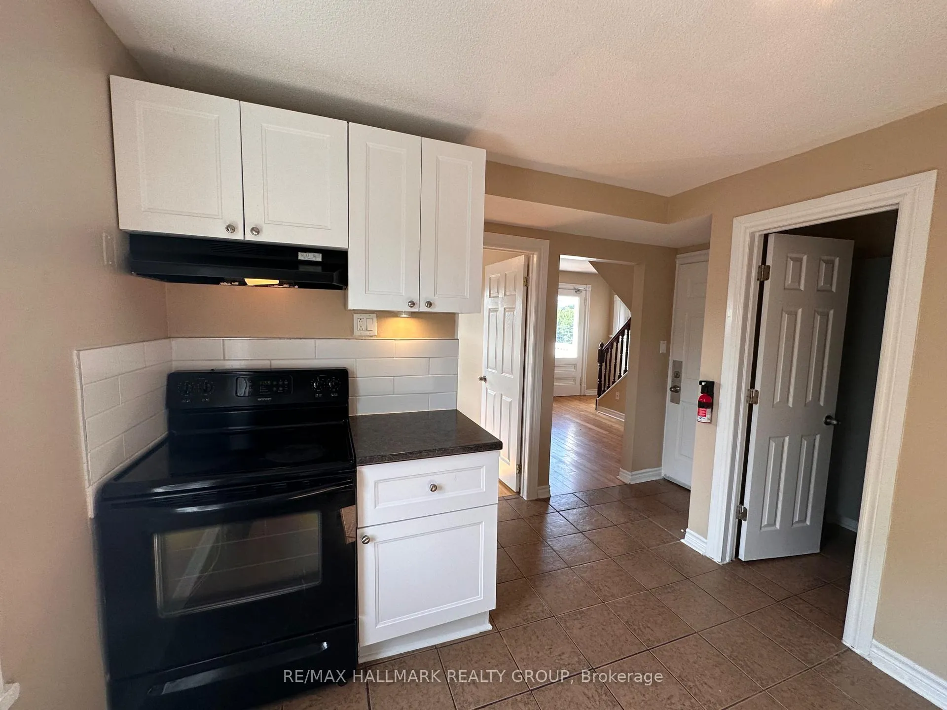 Photo 4 of Unit 3, 1308 Shillington Avenue, Ottawa, Carlington — HOMEH