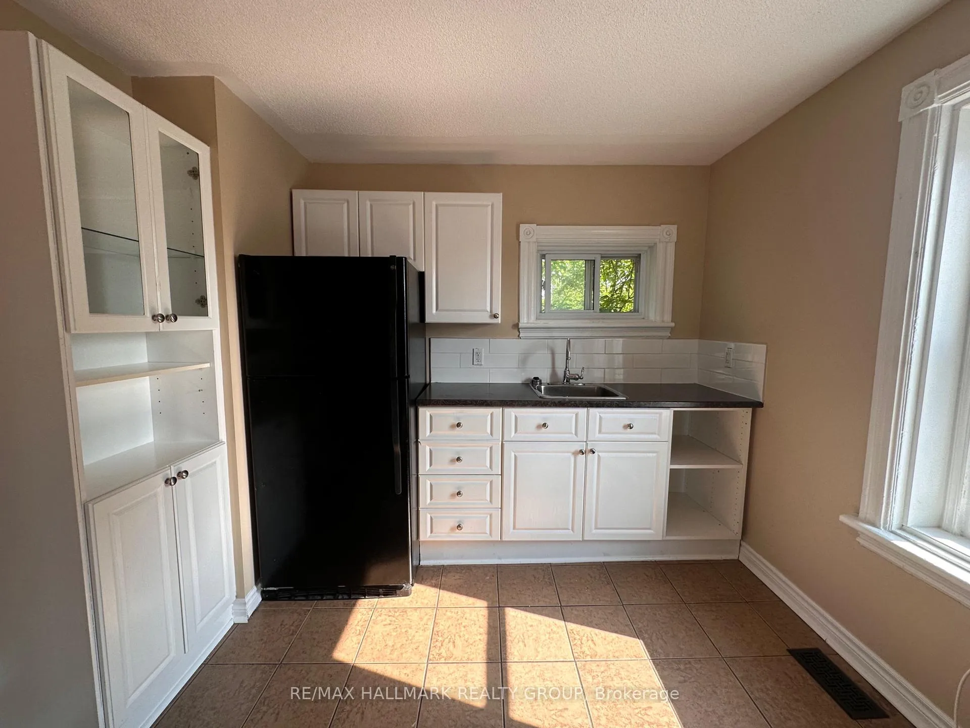 Photo 6 of Unit 3, 1308 Shillington Avenue, Ottawa, Carlington — HOMEH