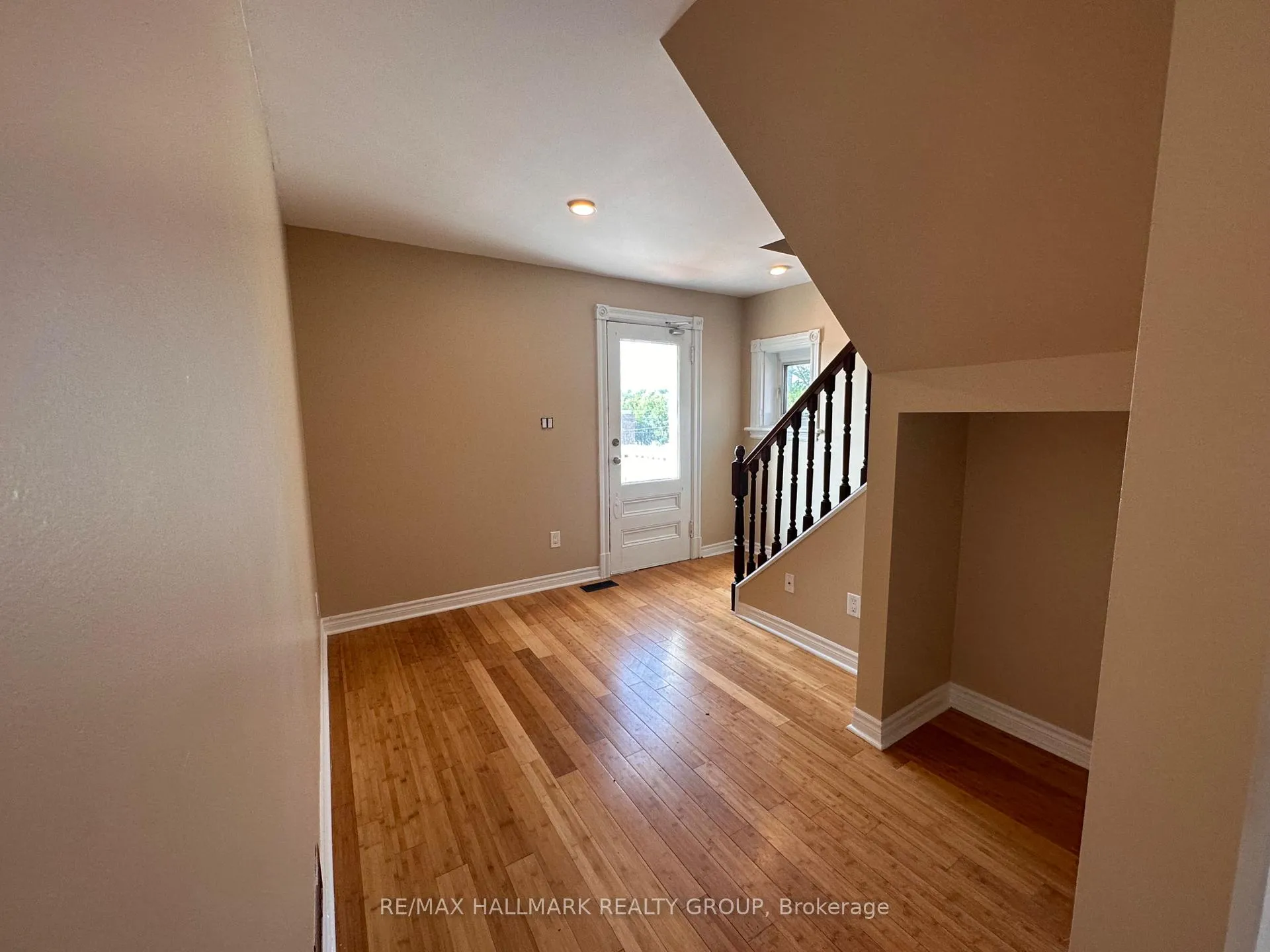 Photo 9 of Unit 3, 1308 Shillington Avenue, Ottawa, Carlington — HOMEH