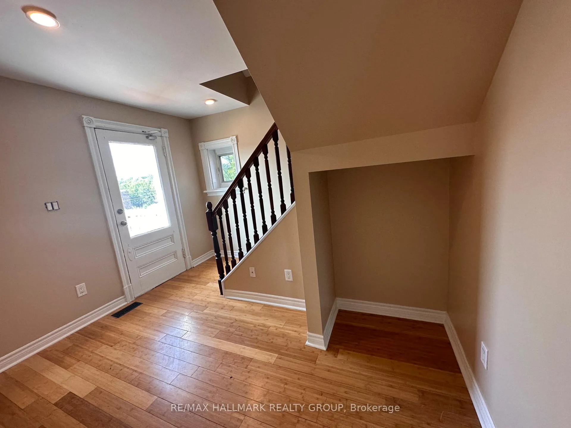 Photo 10 of Unit 3, 1308 Shillington Avenue, Ottawa, Carlington — HOMEH