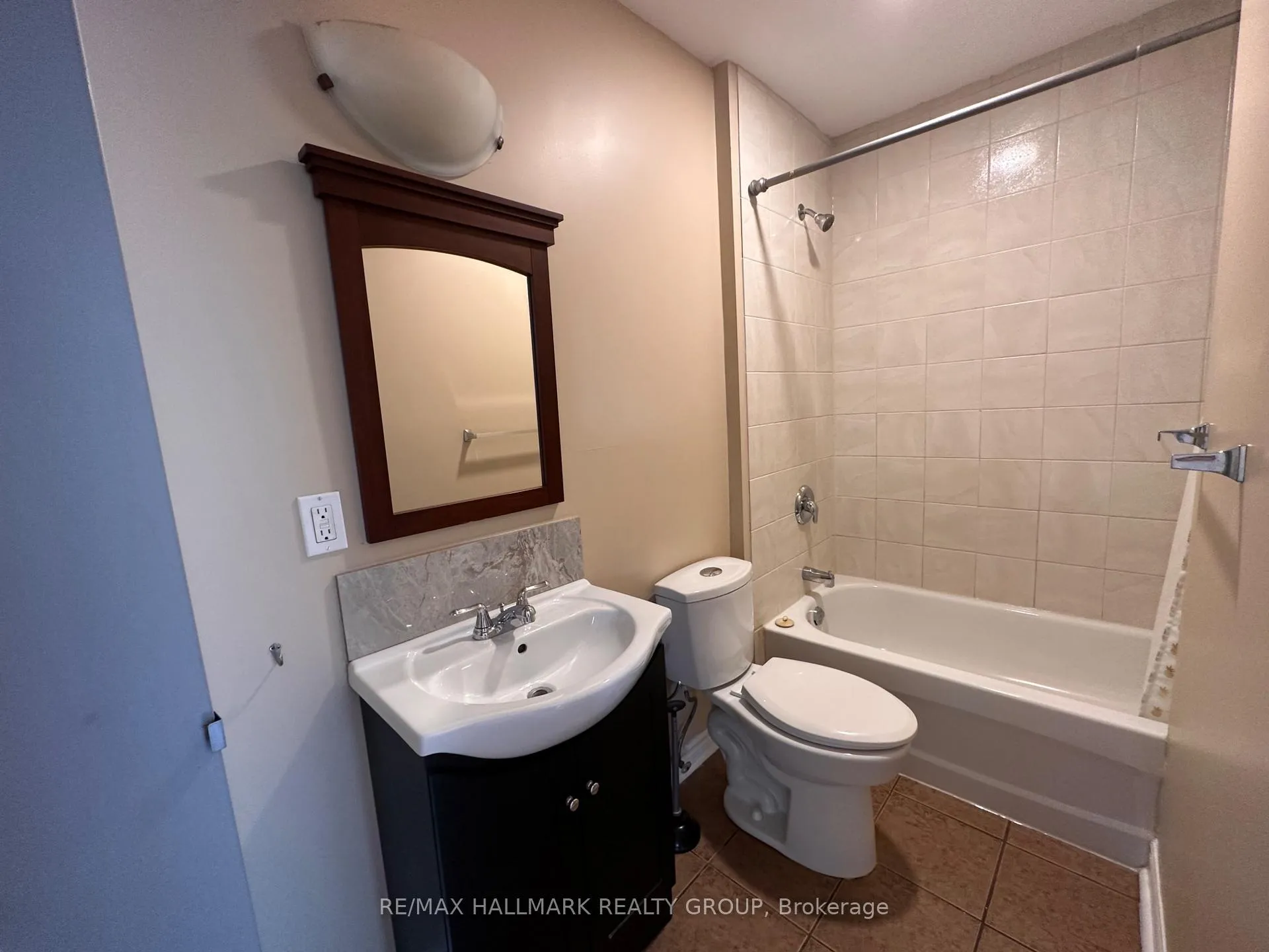 Photo 11 of Unit 3, 1308 Shillington Avenue, Ottawa, Carlington — HOMEH
