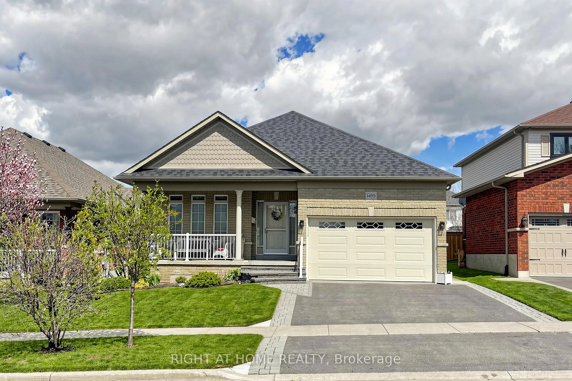 Photo 2 of 1495 Greenvalley Trail, Oshawa, Taunton — HOMEH