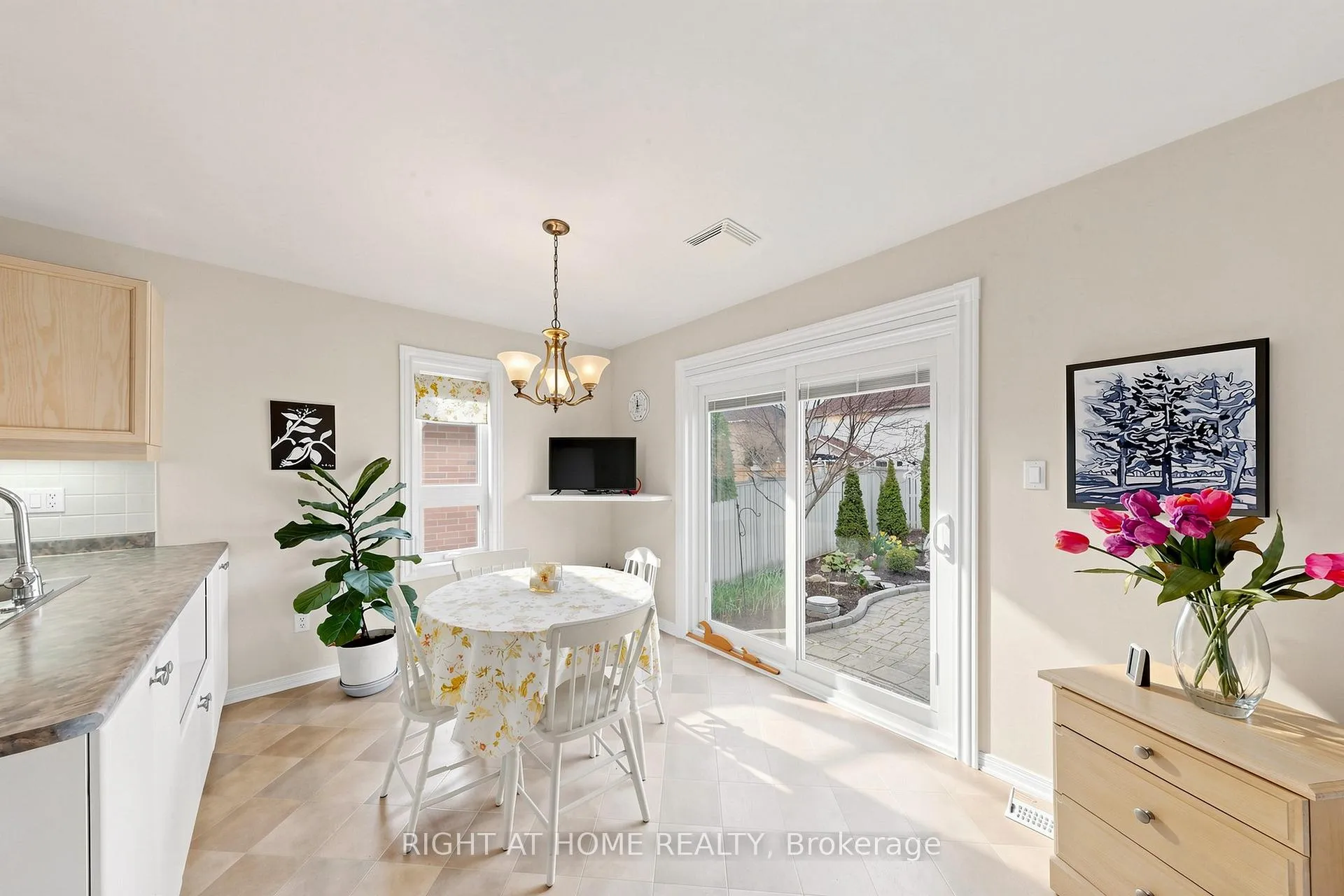 Photo 15 of 1495 Greenvalley Trail, Oshawa, Taunton — HOMEH