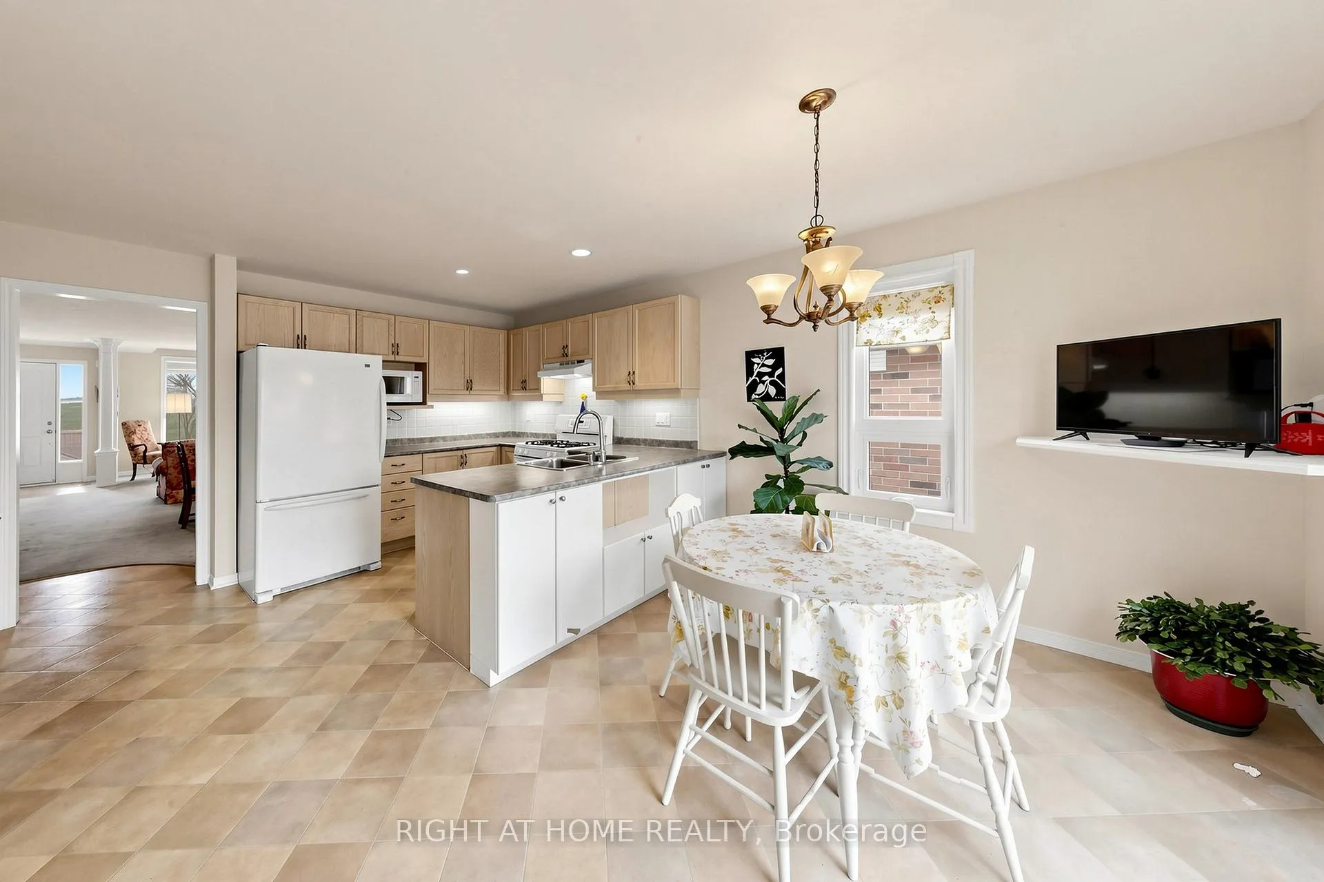 Photo 16 of 1495 Greenvalley Trail, Oshawa, Taunton — HOMEH
