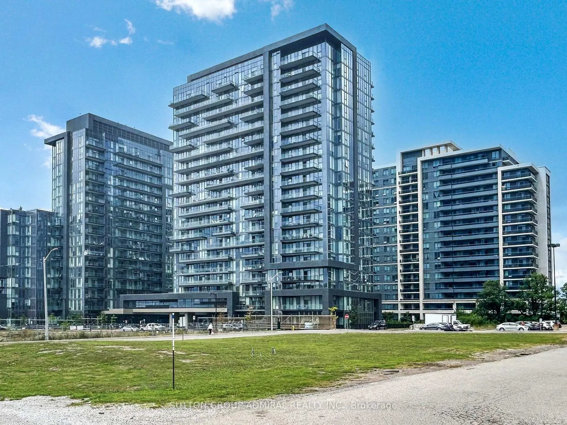 Front of Unit 706, 20 Gatineau Drive
