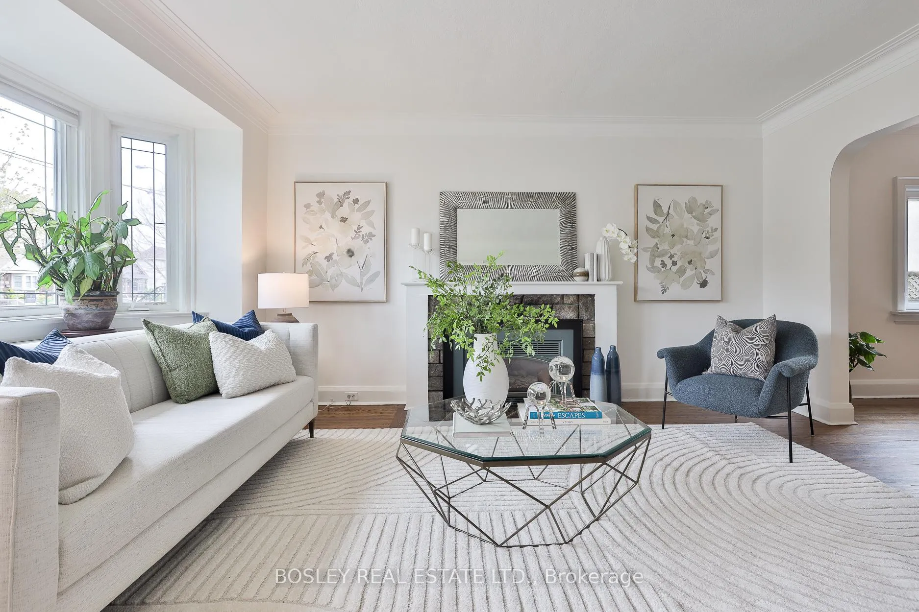 Photo 3 of 109 Southvale Drive, Toronto, Leaside — HOMEH