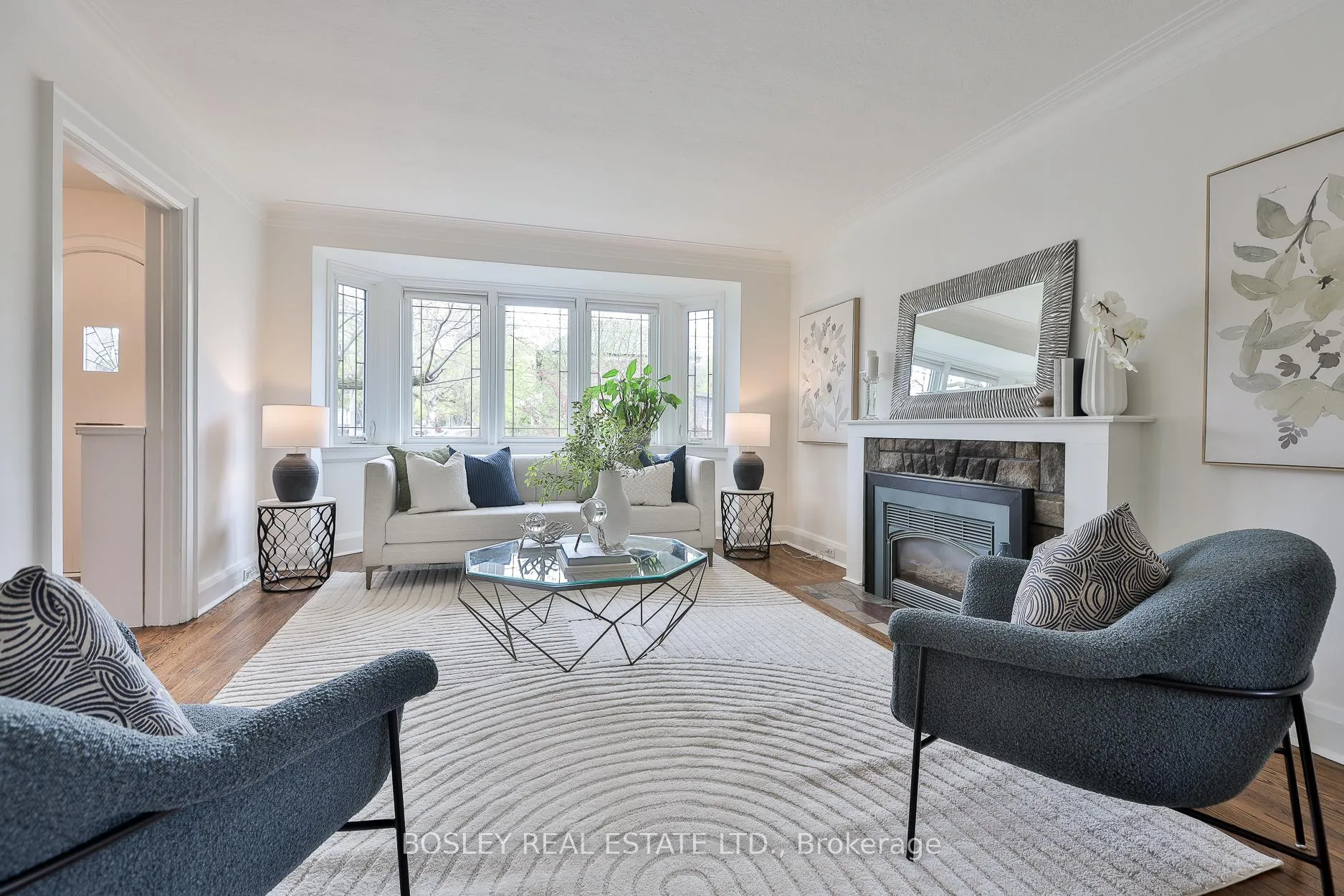 Photo 4 of 109 Southvale Drive, Toronto, Leaside — HOMEH