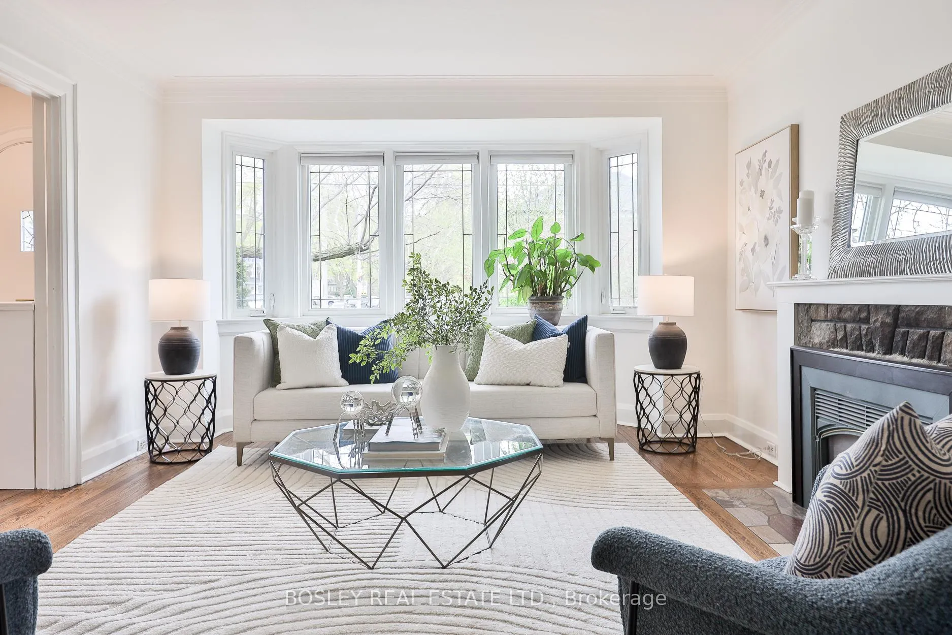 Photo 5 of 109 Southvale Drive, Toronto, Leaside — HOMEH