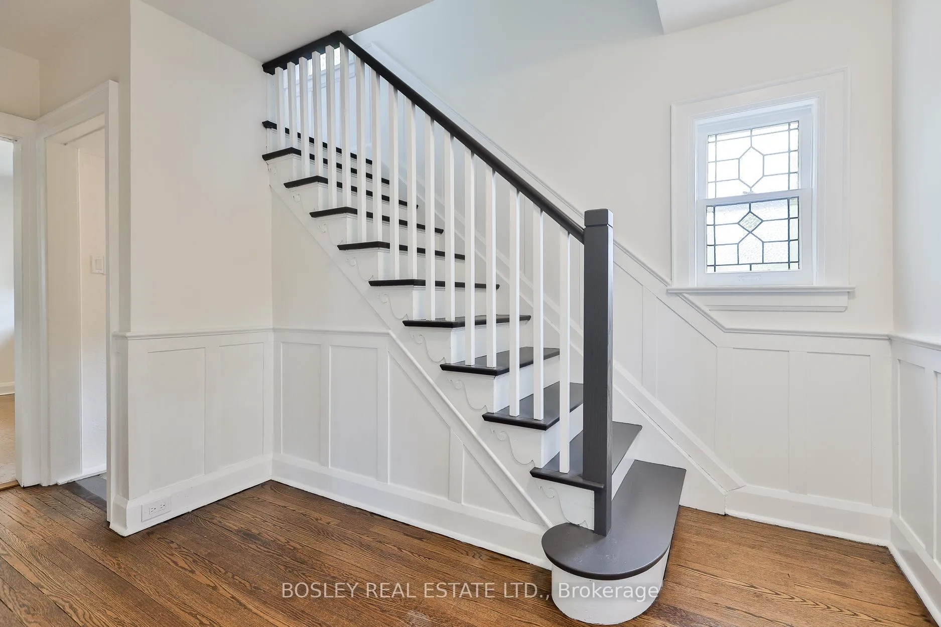 Photo 13 of 109 Southvale Drive, Toronto, Leaside — HOMEH