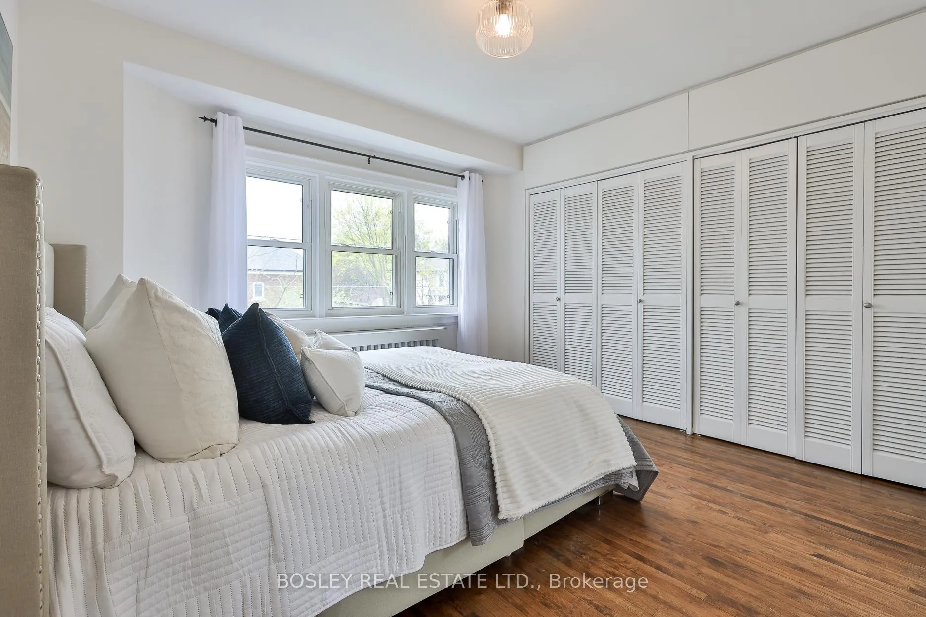 Photo 15 of 109 Southvale Drive, Toronto, Leaside — HOMEH