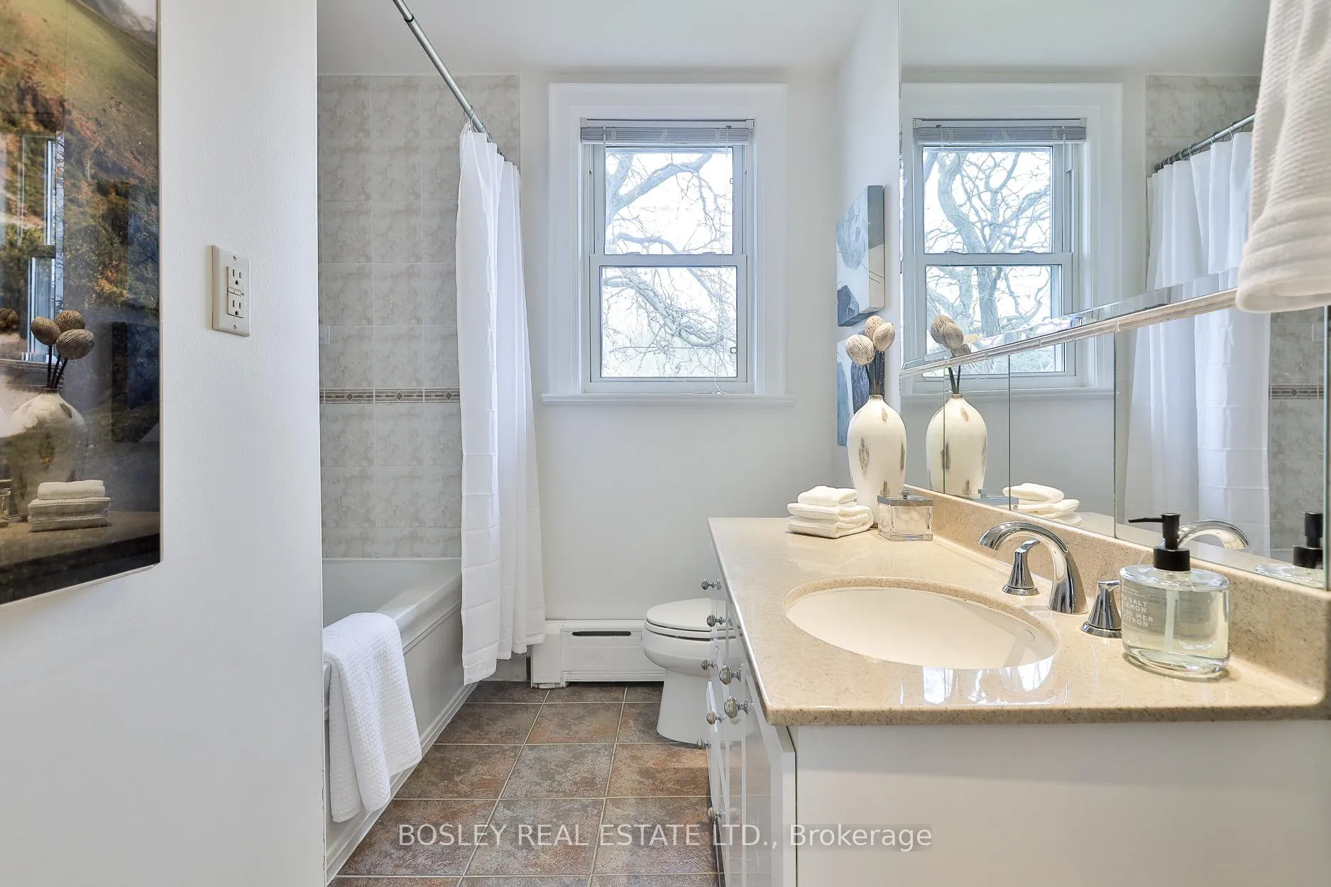 Photo 21 of 109 Southvale Drive, Toronto, Leaside — HOMEH