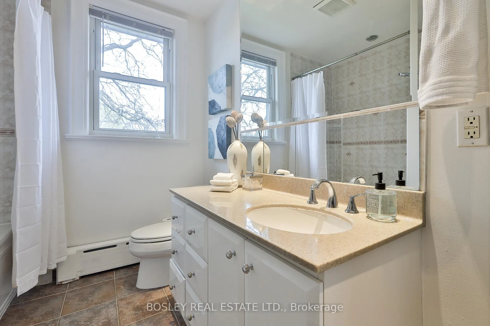 Photo 22 of 109 Southvale Drive, Toronto, Leaside — HOMEH