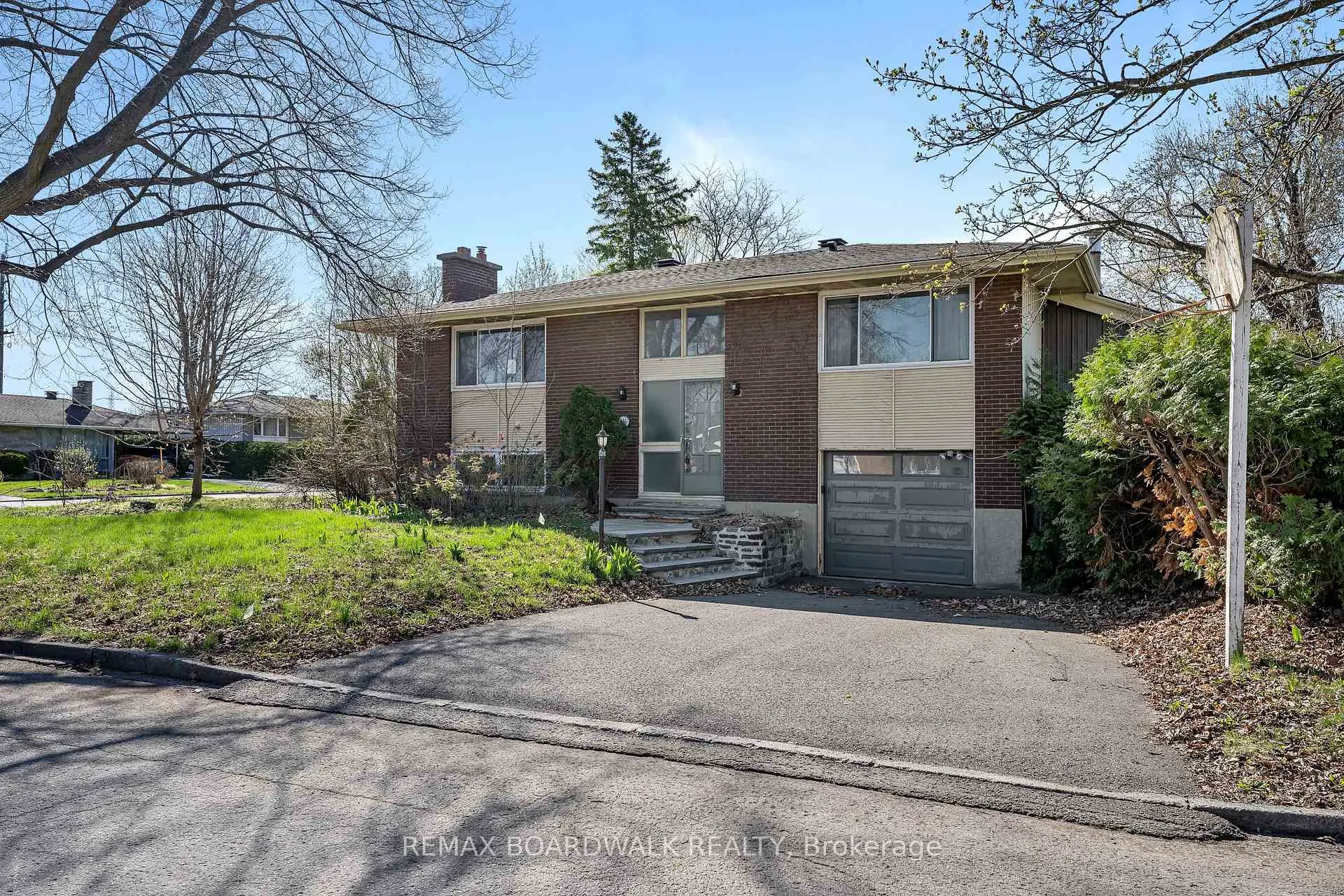 Front of 956 Garwood Avenue