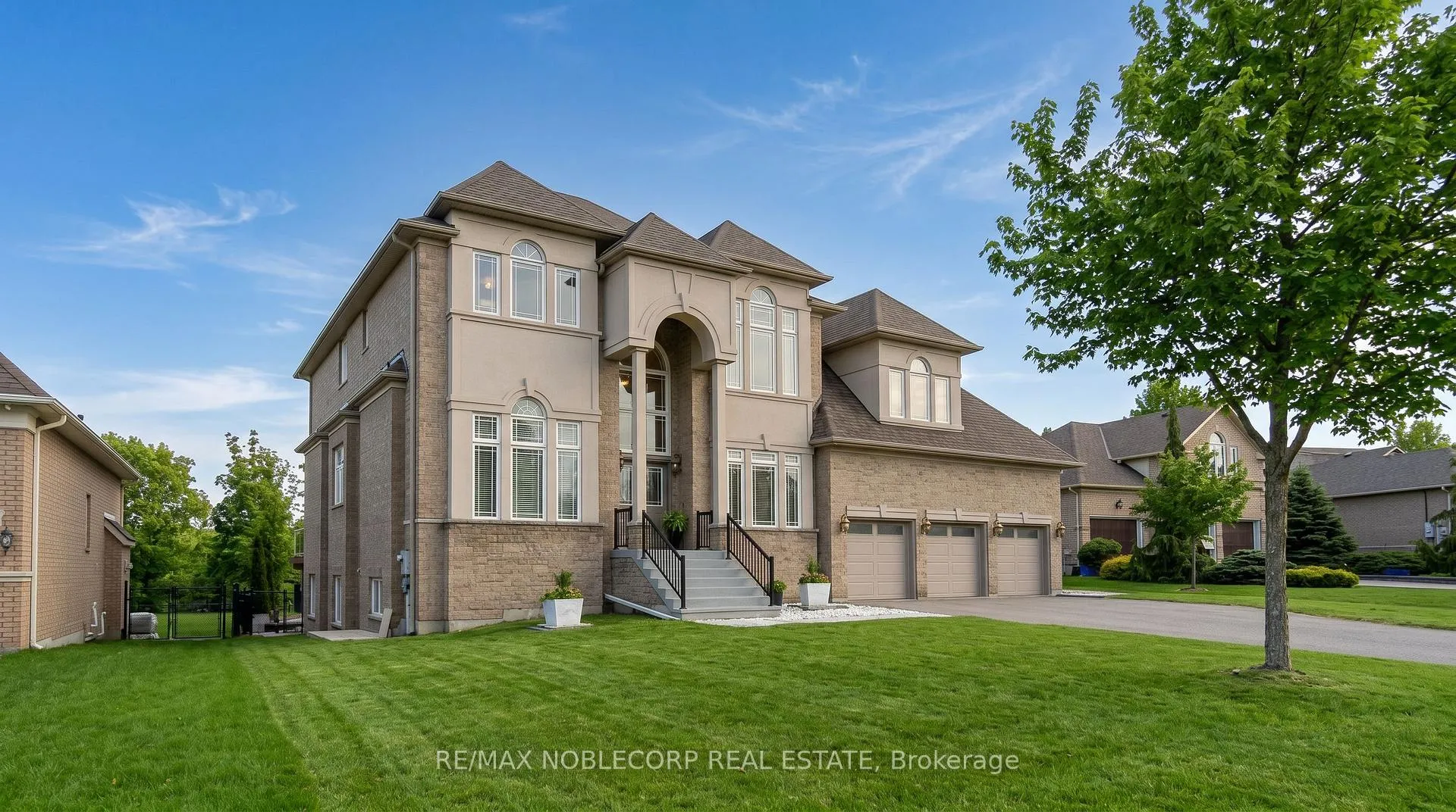 Photo 1 of 170 Athabasca Drive, Vaughan, Rural Vaughan — HOMEH