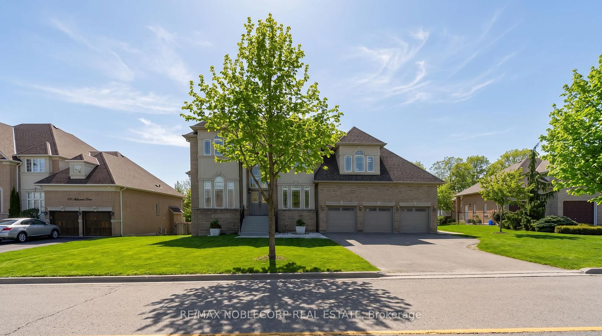 Photo 2 of 170 Athabasca Drive, Vaughan, Rural Vaughan — HOMEH