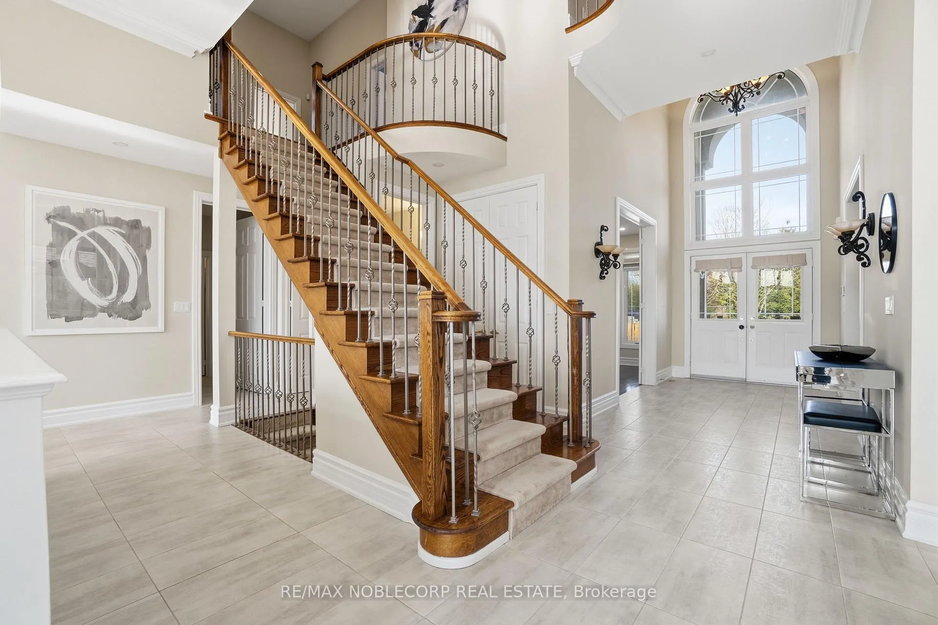 Photo 8 of 170 Athabasca Drive, Vaughan, Rural Vaughan — HOMEH