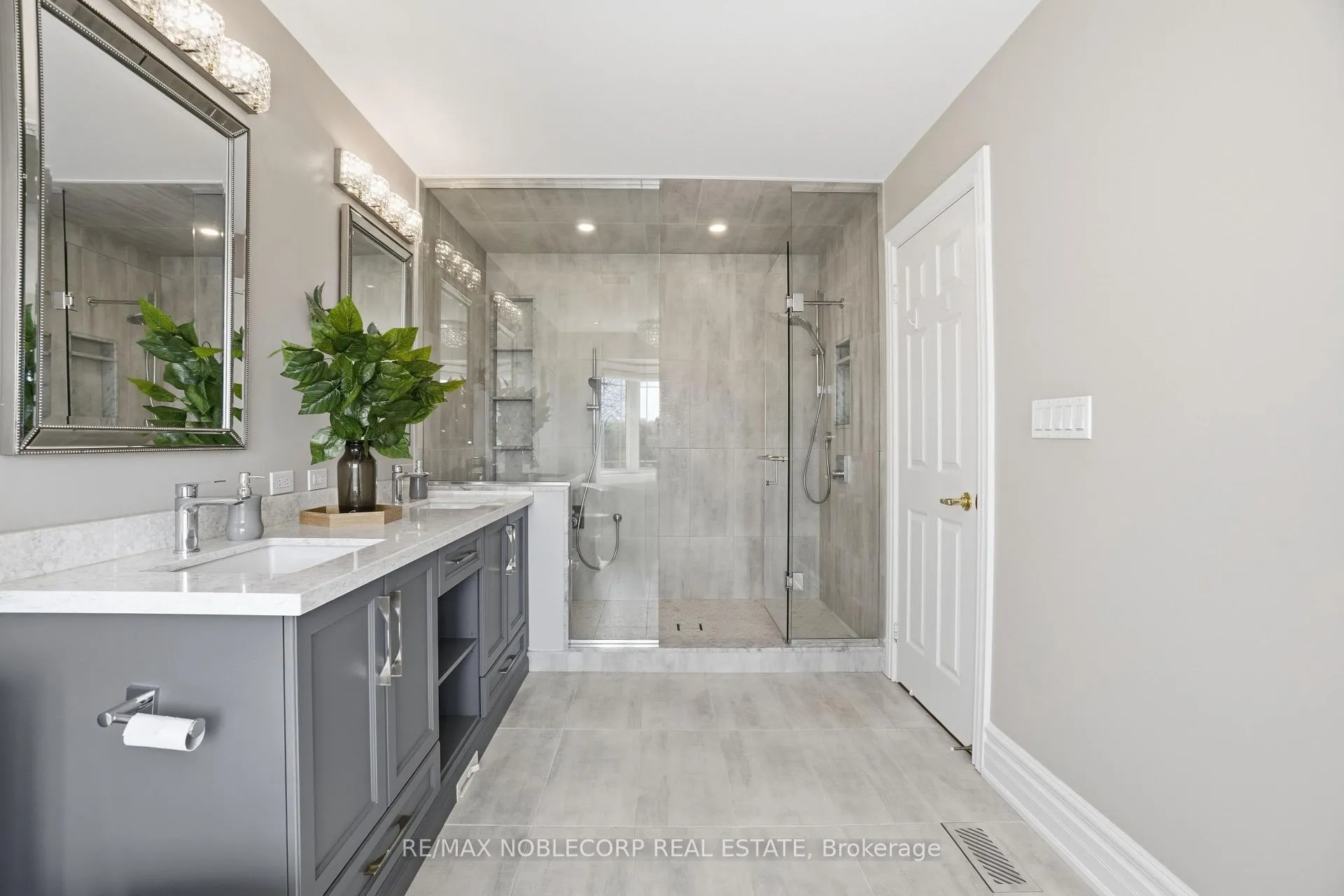 Photo 29 of 170 Athabasca Drive, Vaughan, Rural Vaughan — HOMEH