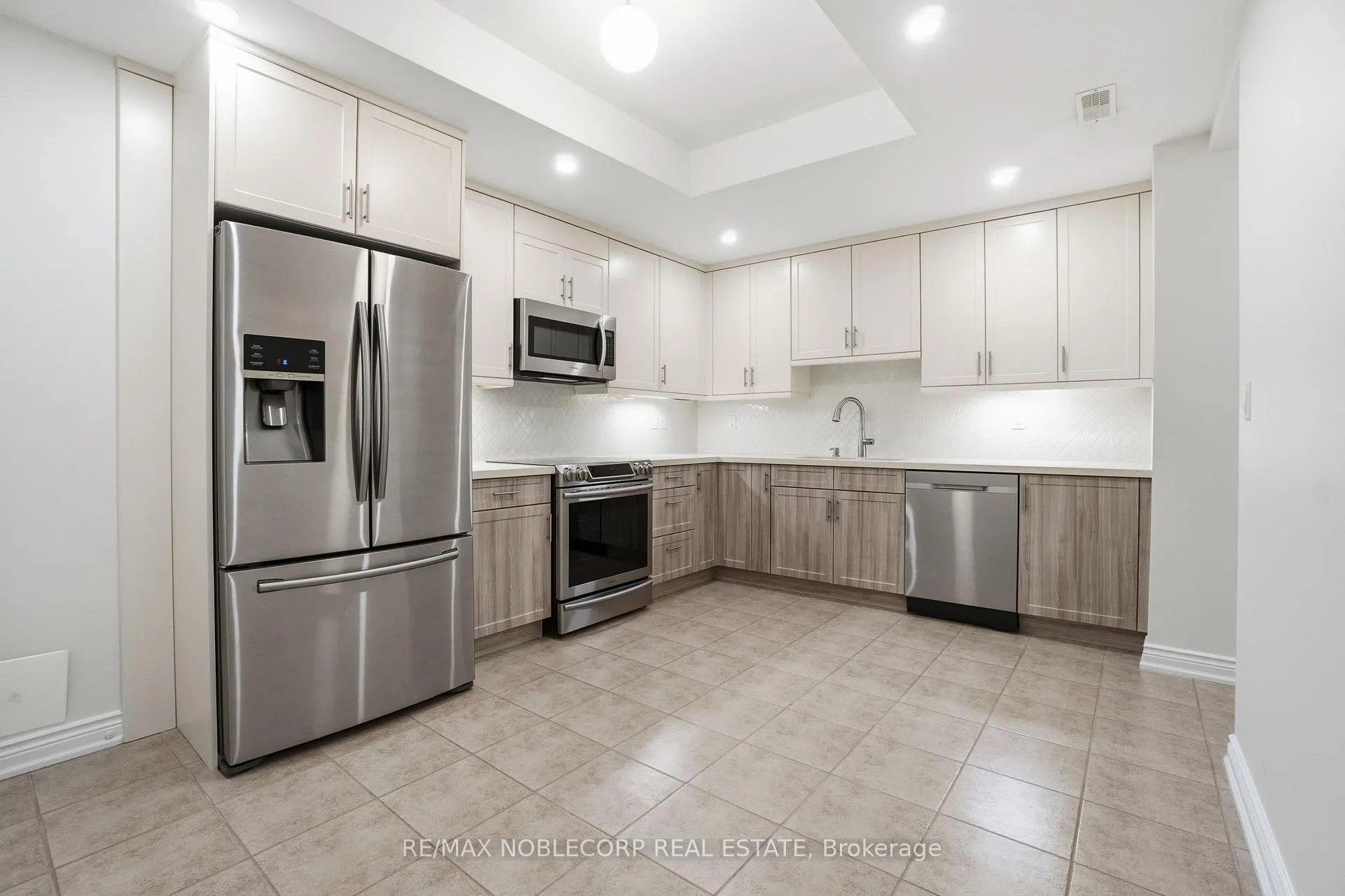 Photo 33 of 170 Athabasca Drive, Vaughan, Rural Vaughan — HOMEH