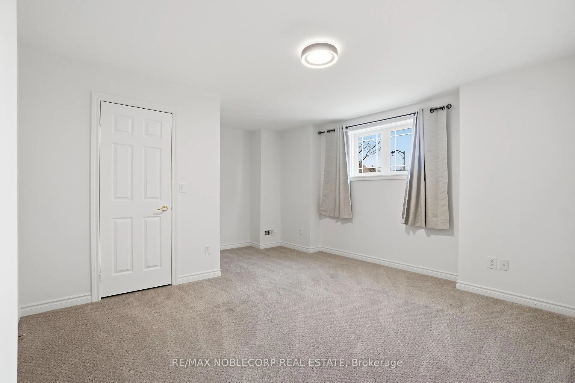Photo 34 of 170 Athabasca Drive, Vaughan, Rural Vaughan — HOMEH