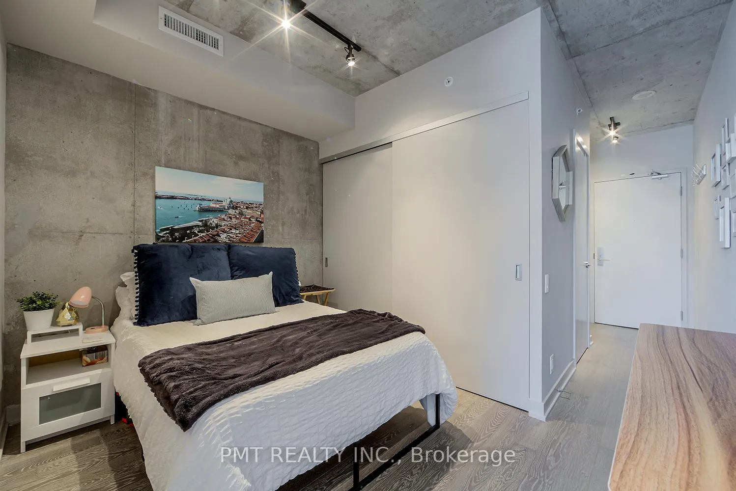 Photo 3 of Unit 804, 39 Brant Street, Toronto, Waterfront Communities — HOMEH