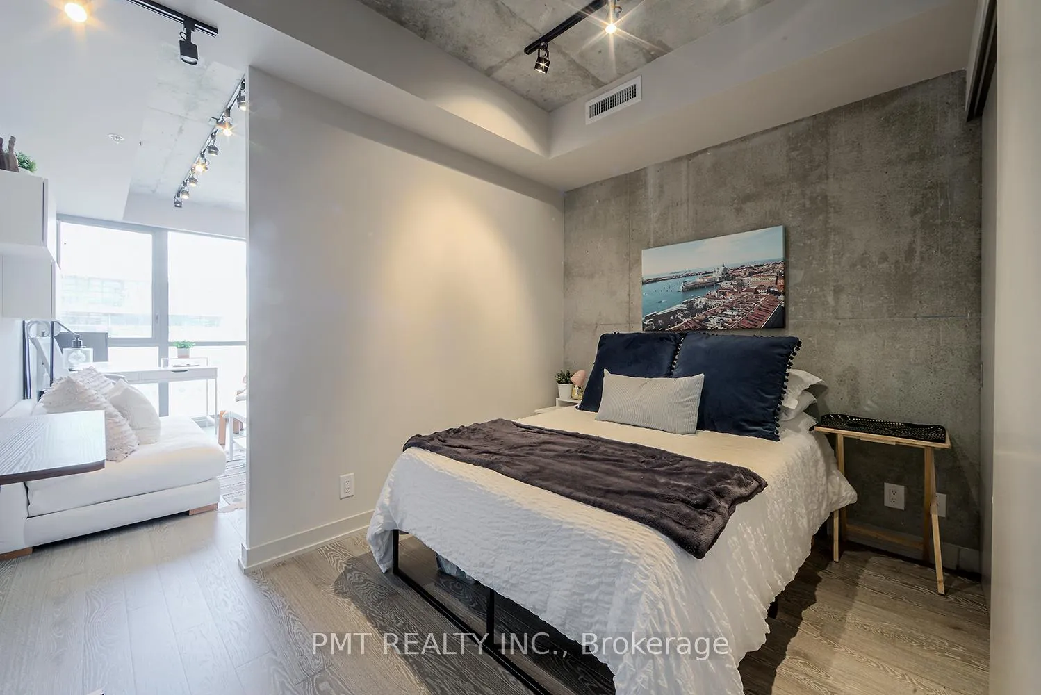 Photo 4 of Unit 804, 39 Brant Street, Toronto, Waterfront Communities — HOMEH