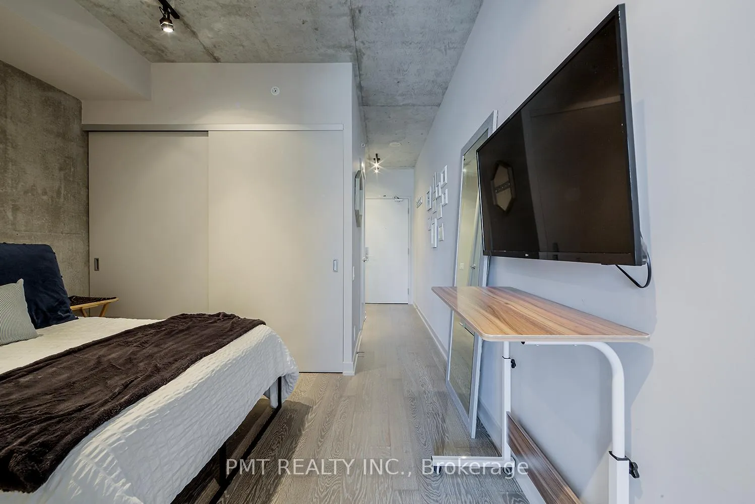 Photo 6 of Unit 804, 39 Brant Street, Toronto, Waterfront Communities — HOMEH