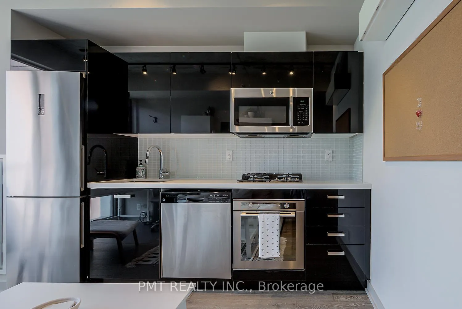 Photo 9 of Unit 804, 39 Brant Street, Toronto, Waterfront Communities — HOMEH