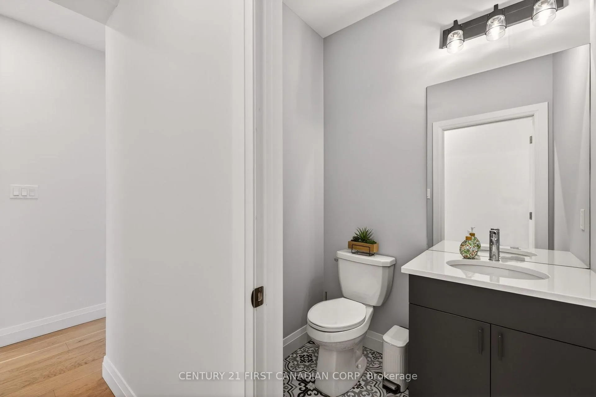 Photo 17 of 20 Locky Lane, Middlesex Centre, Komoka — HOMEH