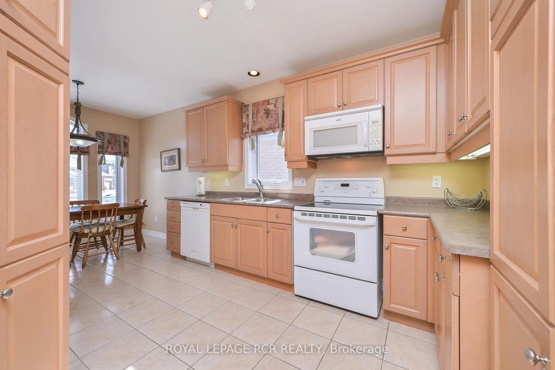 Photo 4 of 38 Bella Vista Trail, New Tecumseth, Alliston — HOMEH